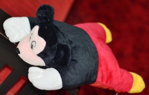 Boneka Bantal Mickey.